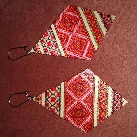 Oversized Diamond Wood Bohemian Earrings Red Cream Lightweight Stainless Steel - Picture 4 of 5